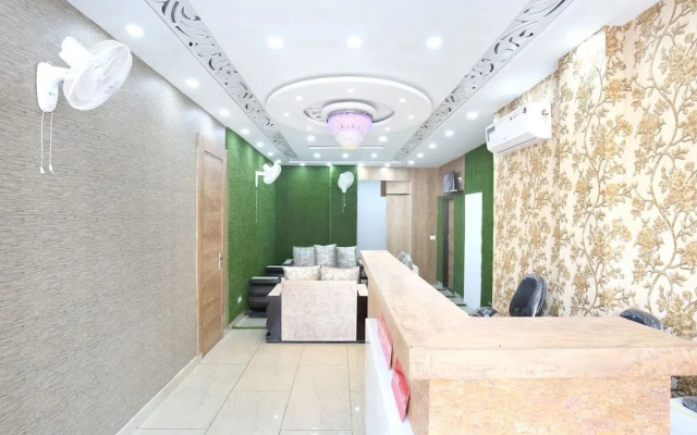 OYO 15863 Hotel Royal Vij