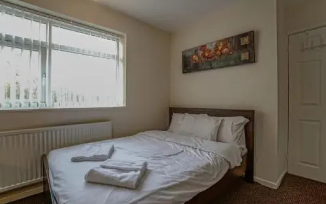Spacious, quiet dwelling for up to 6, Manchester