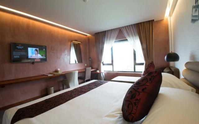 Almond Hotel Bassac River