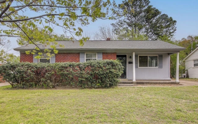 Private Yard! Pet-friendly Memphis Adventure Hub