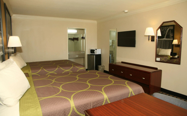Super 8 by Wyndham Tyler TX