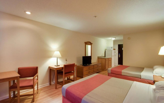 Motel 6 Hinesville, GA