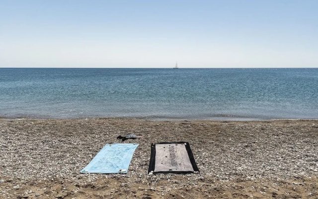 Live by the sea at House Almyra