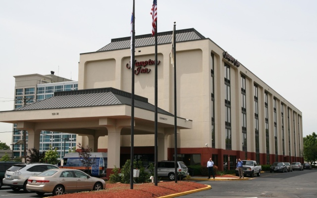 Отель Hampton Inn Newark Airport США, Элизабет - отзывы, цены и фото номеров - забронировать отель Hampton Inn Newark Airport онлайн вид на фасад