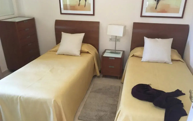 Apartamentos Benal Beach