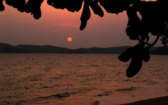 Lom Lae Beach Resort