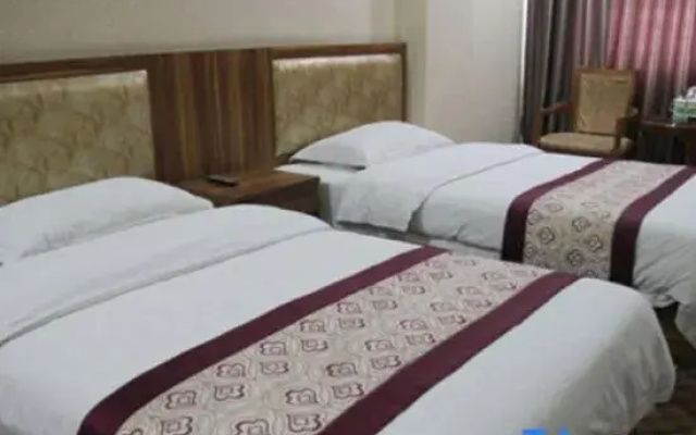 Urumqi Xinchongtian Business Hotel (Tonghui Used Car Market)