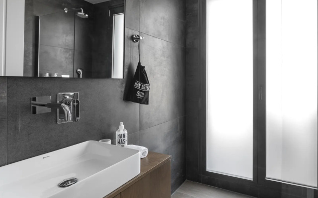 Play Theatrou, a member of Brown Hotels