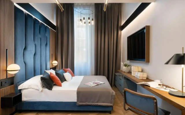 Arts & Crafts Apartments