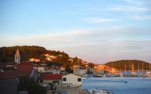 Apartment Mirni by the sea