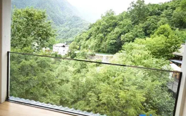 Qingtianpao Folk Villa