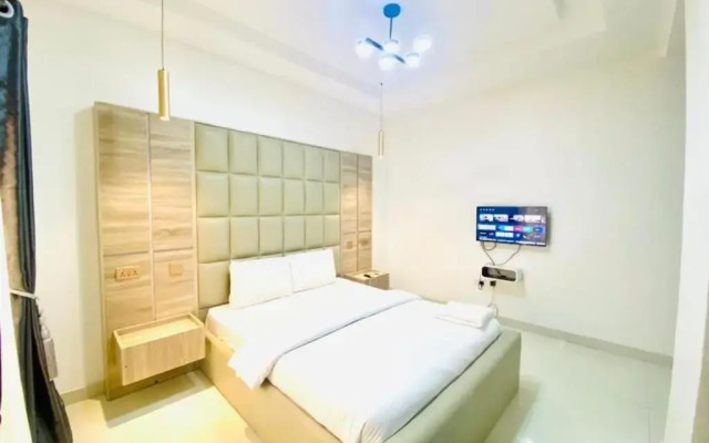3 bedrooms luxury apartments with pool lekki phase 1