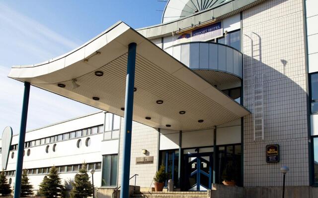 Отель Airport Hotel Pilotti Финляндия, Вантаа - - забронировать отель Airport Hotel Pilotti, цены и фото номеров вид на фасад