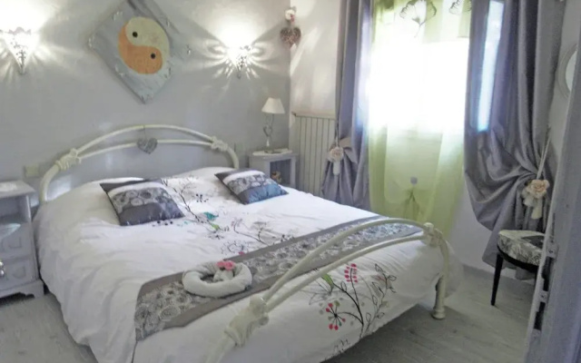 Cozy Holiday Home at Roquebrune-sur-argens With Pool