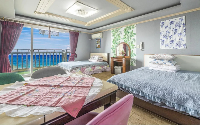 Ganghwa Badatgashimteo Pension
