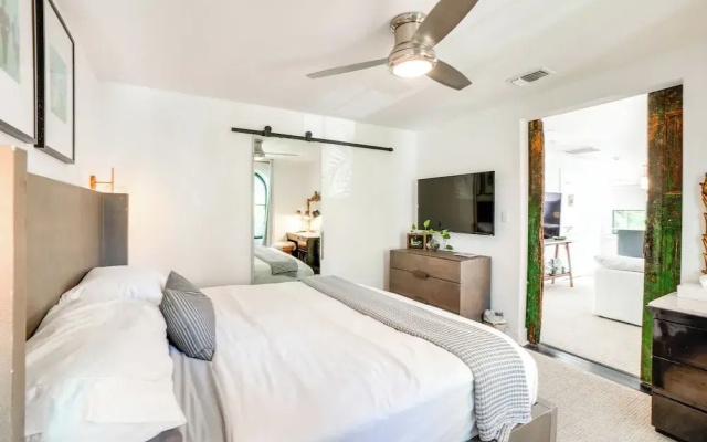 Chic Getaway in Desirable South Tampa District!