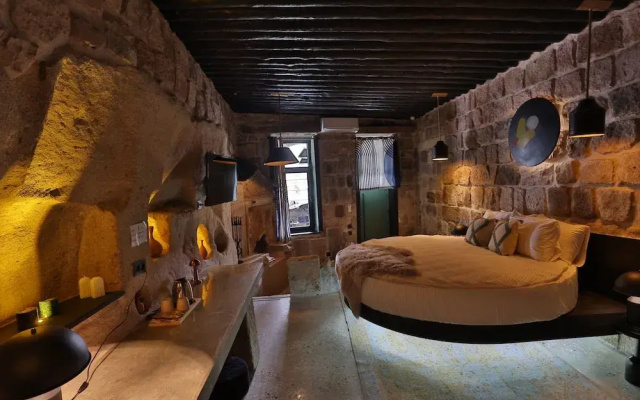 Eka Cave Maison