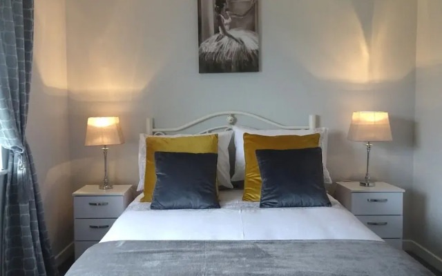 Mary Naoise Holiday Home