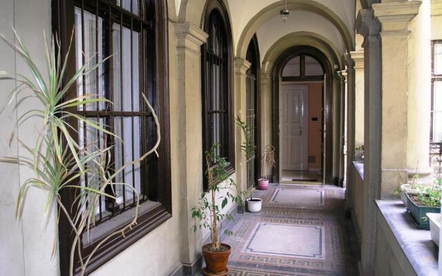 Guru Hostel вид на фасад