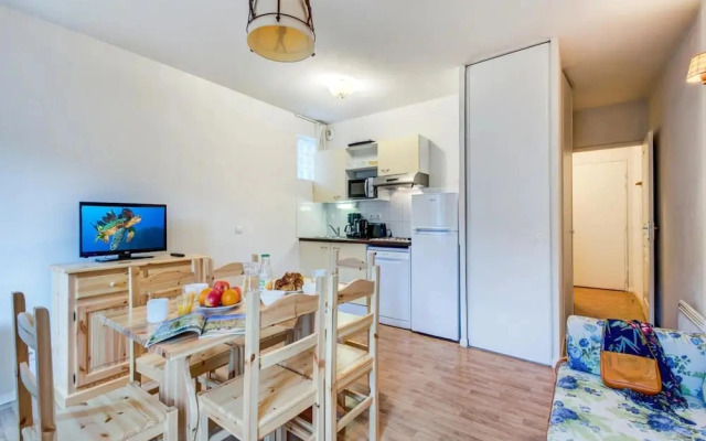 8-person Stay in a Lively Spa Town