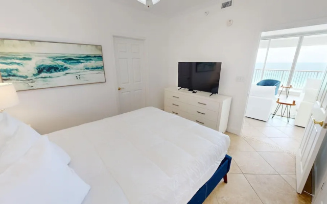 Oceania 807 3 Bedroom Condo by RedAwning