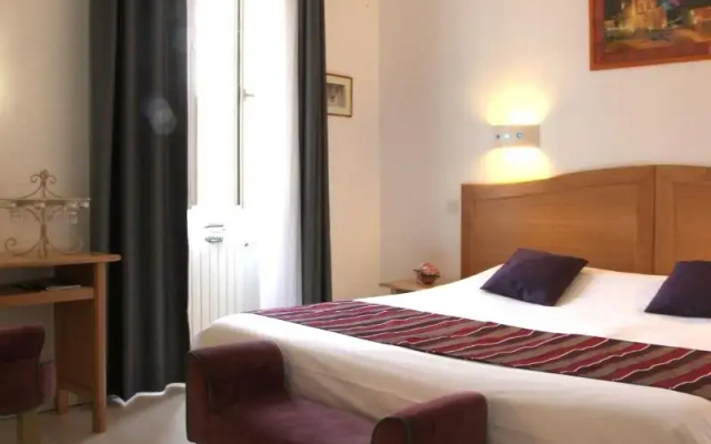 Le Continental Hotel
