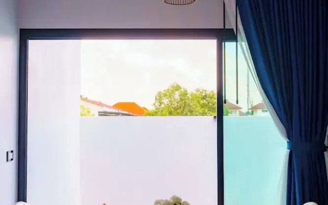R Resident Resort