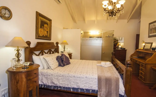Aristo Manor