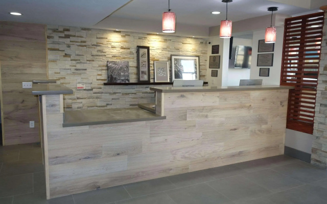 Country Inn & Suites by Radisson, Bakersfield, CA