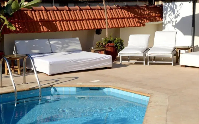 Golden Serenada Hotel