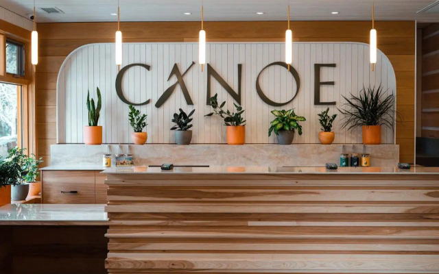 Hotel Canoe and Suites