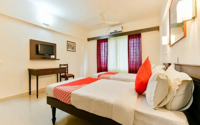 OYO 16663 Plaza Suites Hotel
