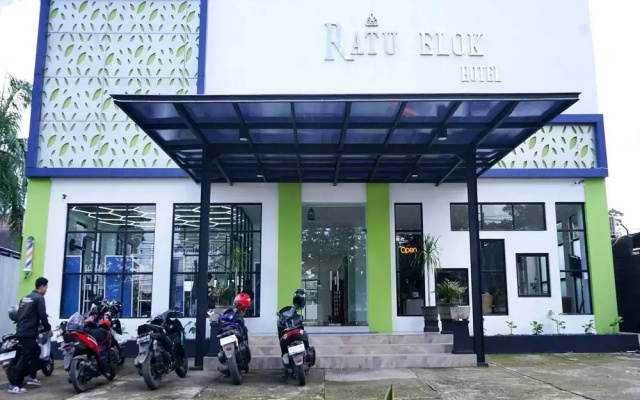 Urbanview Hotel Ratu Elok Syariah Banjarbaru by RedDoorz
