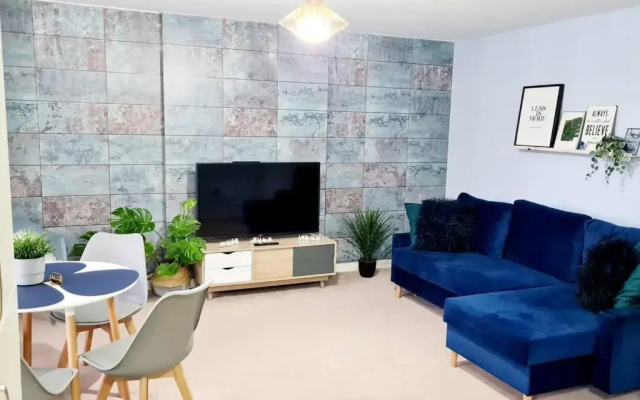 Stylish 2 bedroom Apartment / FREE Gated Parking