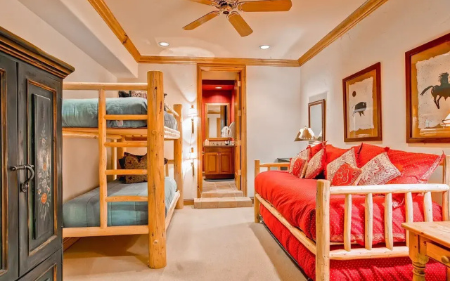 Stonegate Townhomes by East West Hospitality