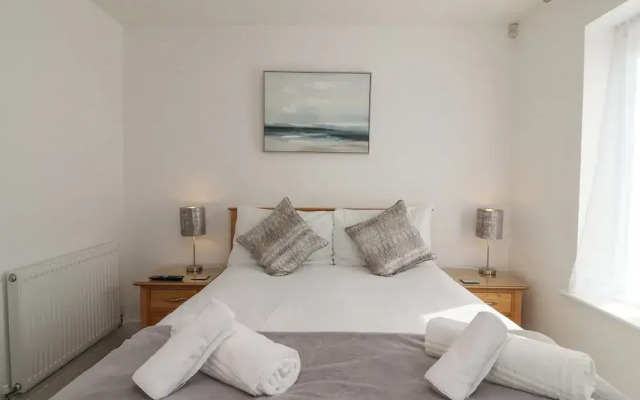 Admiral's Quarter Apartment 4