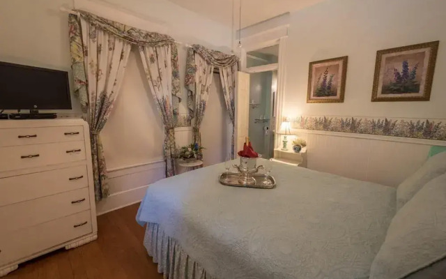 Southern Wind Inn Bed & Breakfast