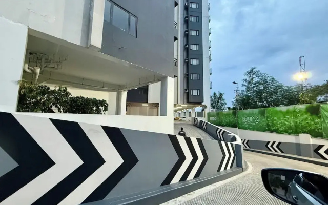 Steps to SM Bicutan w/Balcony/ Near Airport/D+/ FLX/ Karaoke/ Wifi