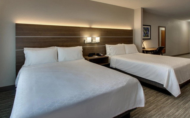 Holiday Inn Express & Suites Waukegan by IHG