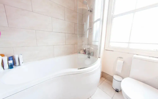Charming 1-br Upper Holloway Flat For 2