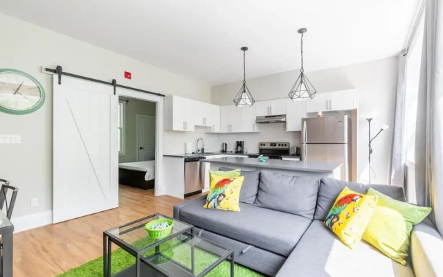 Stylish 2Br Apartment in the Heart of Hamilton 2