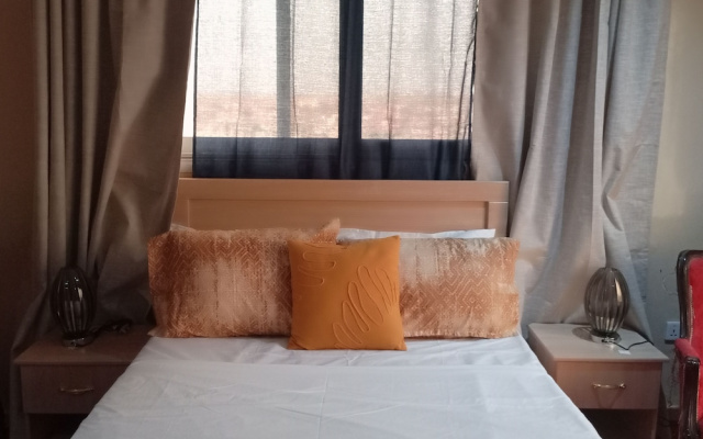 Sally Beach Hotel Yenne
