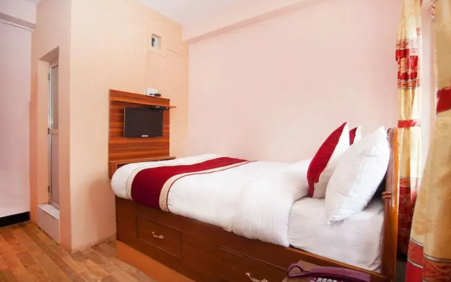 Oyo 372 Hotel Happy Inn
