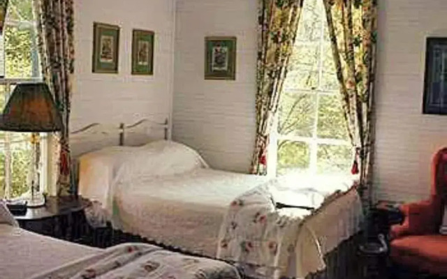 Edgeworth Inn