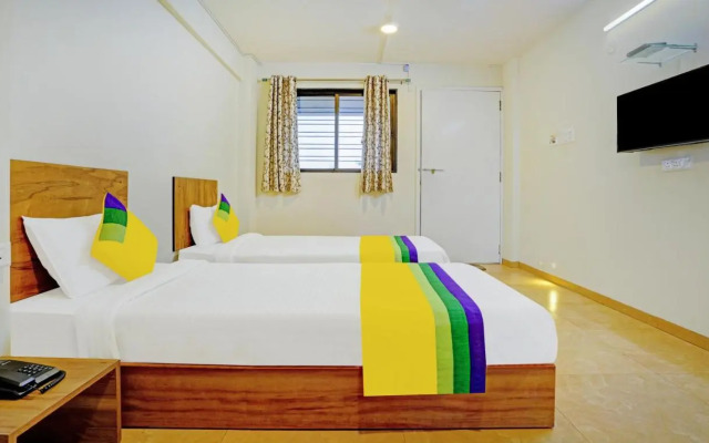 Itsy Hotels Oasis Pride