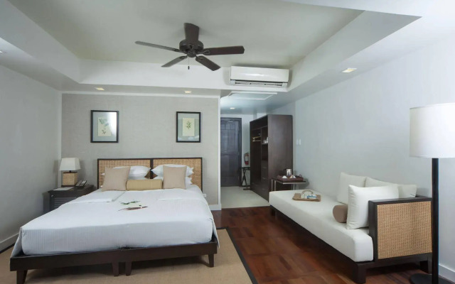 Lagen Island Resort