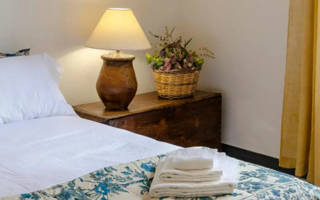 ALTIDO Charming House for 12, with Patio in Vernazza