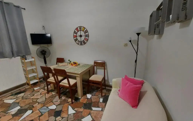 Niki Thalia Viros Apartment No1