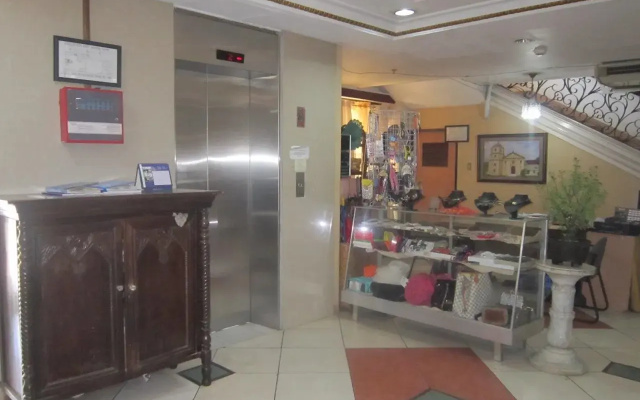 Plaza Maria Luisa Suites Inn