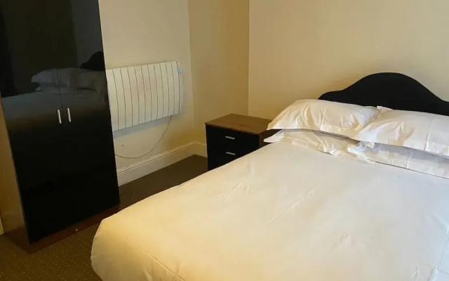 OYO Newport Lodge